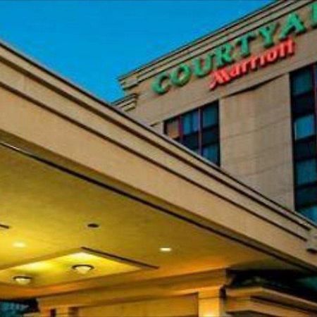 Courtyard By Marriott New York Laguardia Airport Hotel Exterior foto