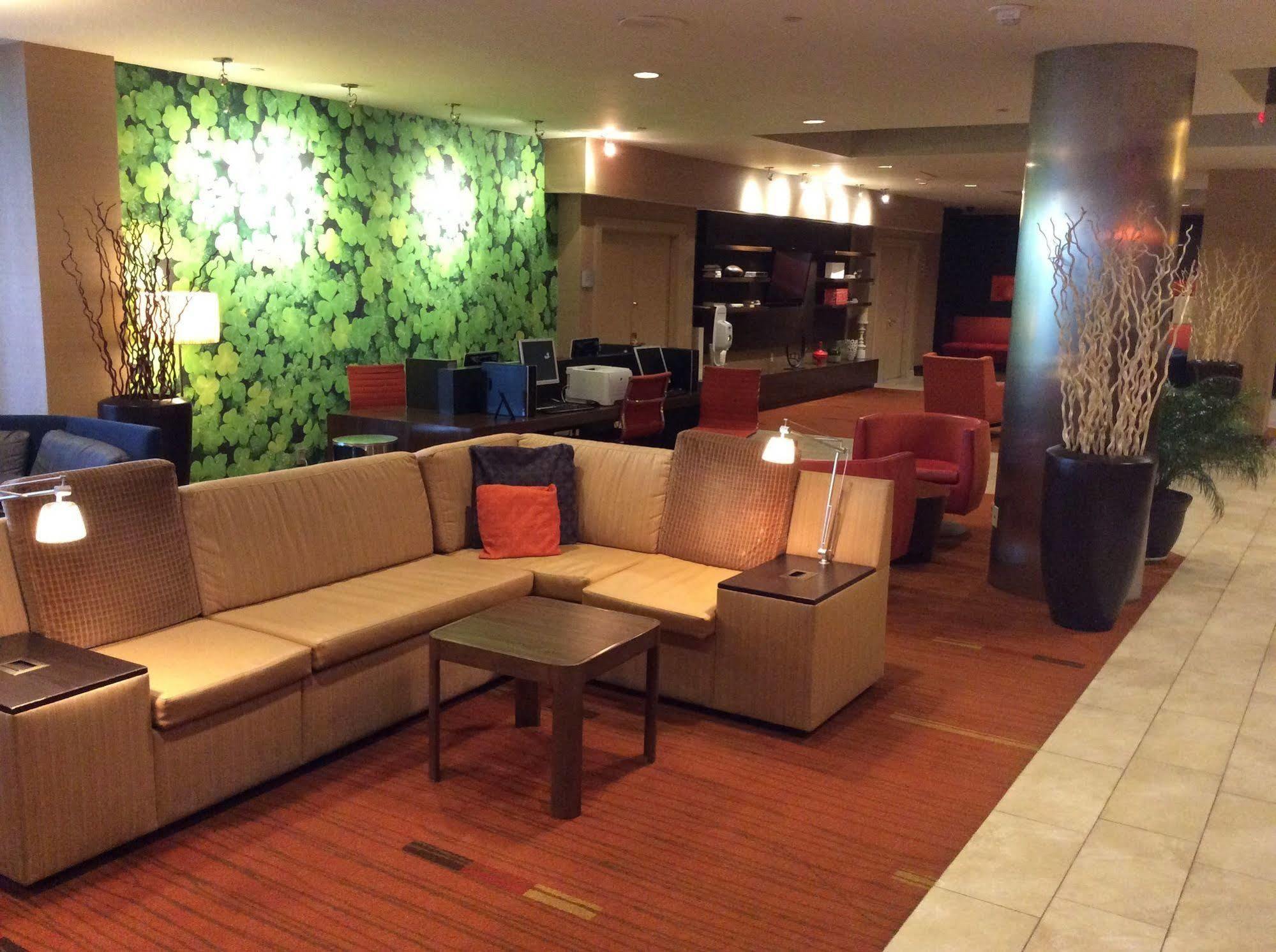 Courtyard By Marriott New York Laguardia Airport Hotel Exterior foto